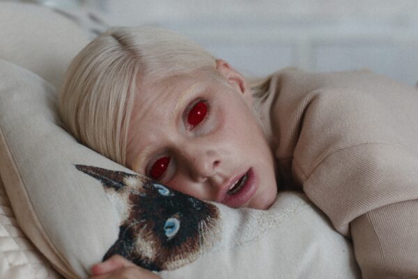 Still LA PESTE ROSA_1.1.26